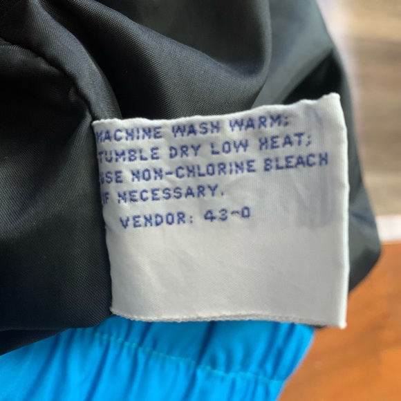 Vintage Levi’s Thunder River Windbreaker - Picture 8 of 8